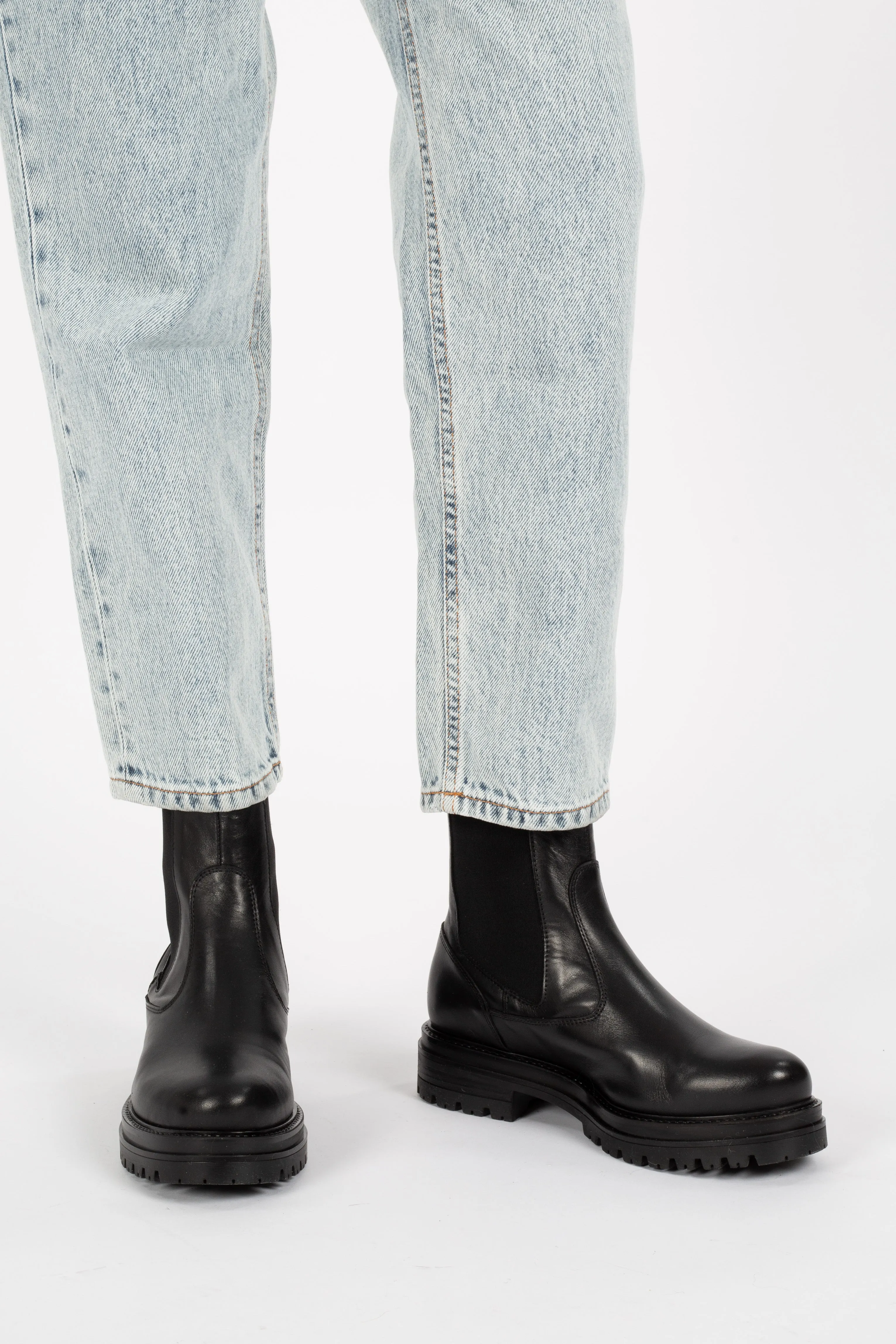 6092M Chelsea Low Boot - Black Calf Nero