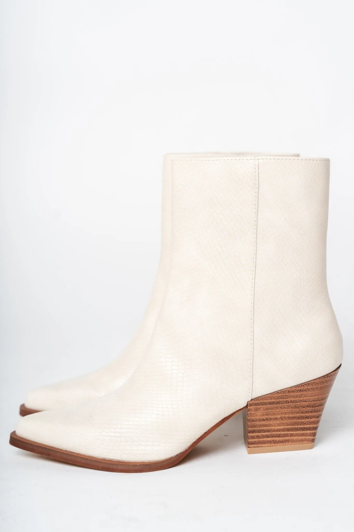 Miley alligator bootie beige