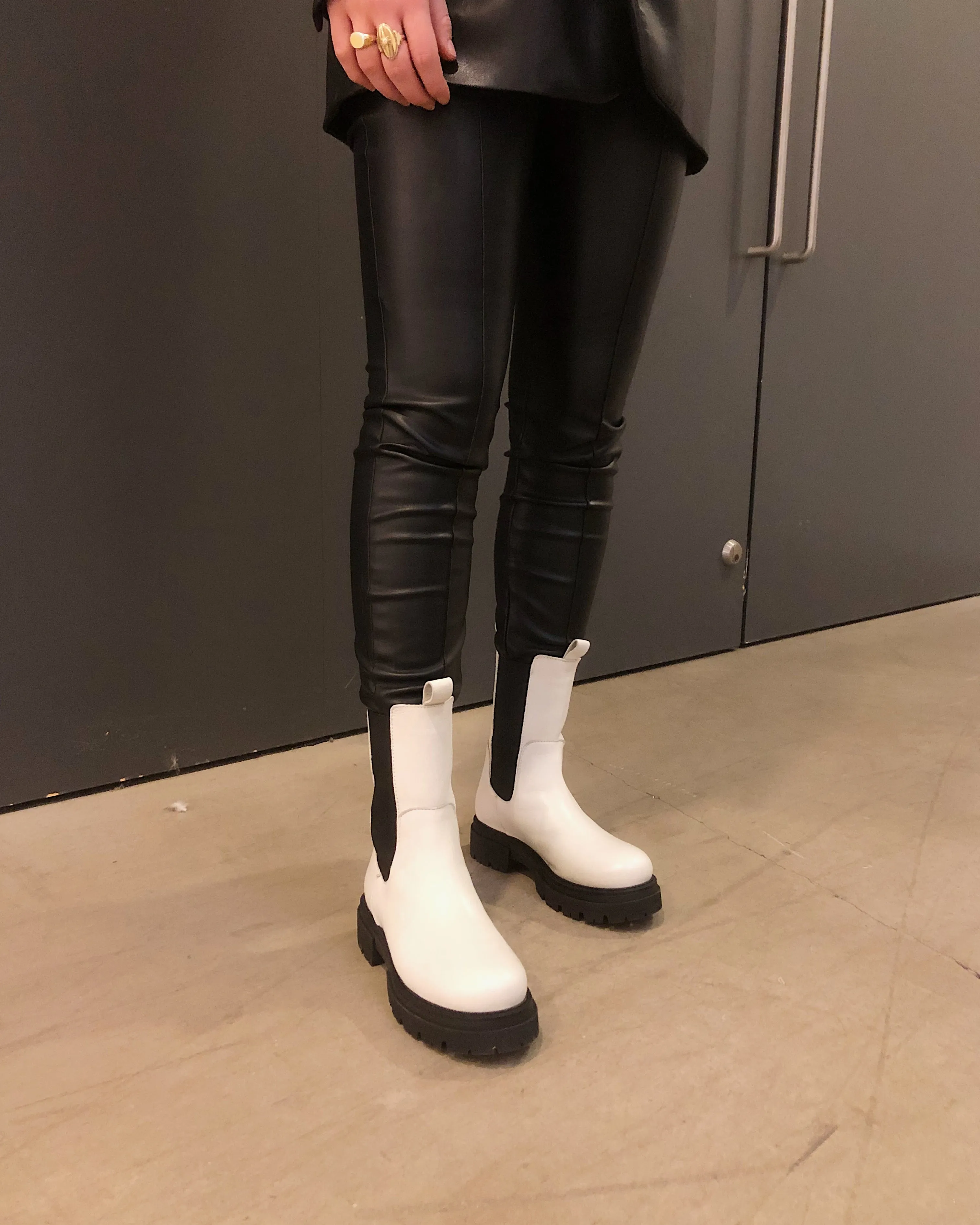 Prima New Sauvage - White/Black