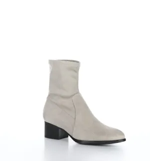 RETAIN Sand Round Toe Boots